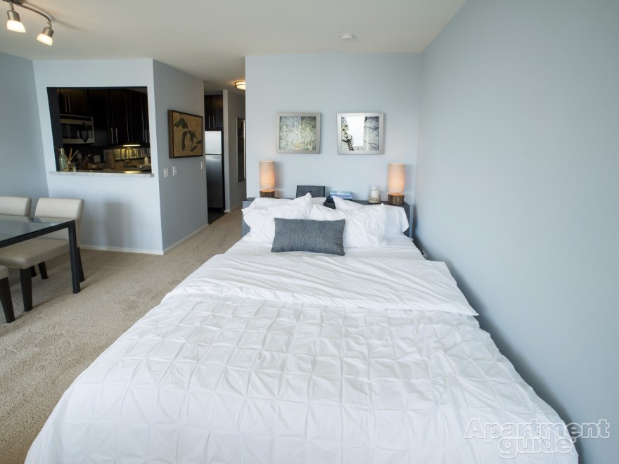 IL-Chicago-Cityfront-Place-bed-studio.jpg